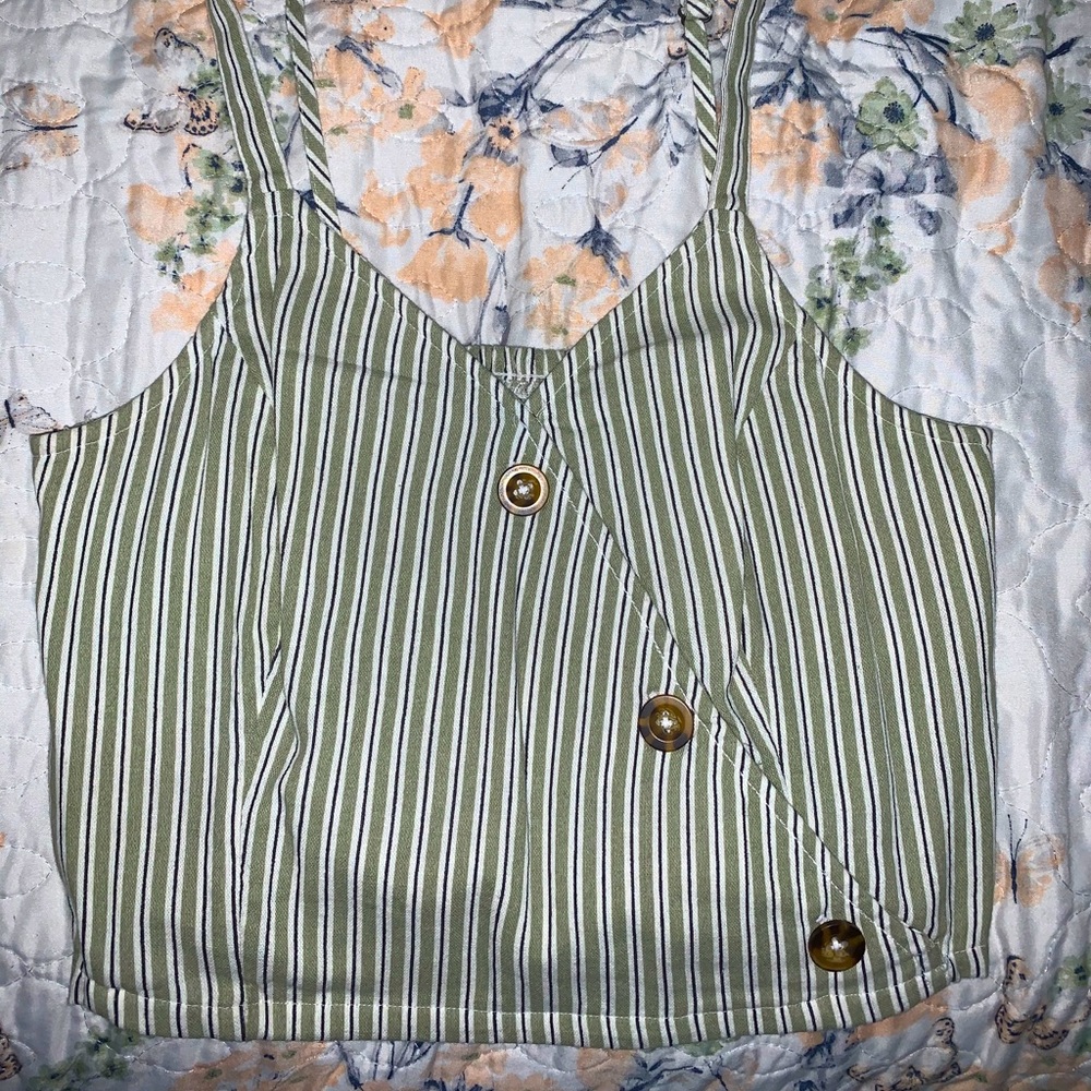 Beautiful Forever 21 tank shirt